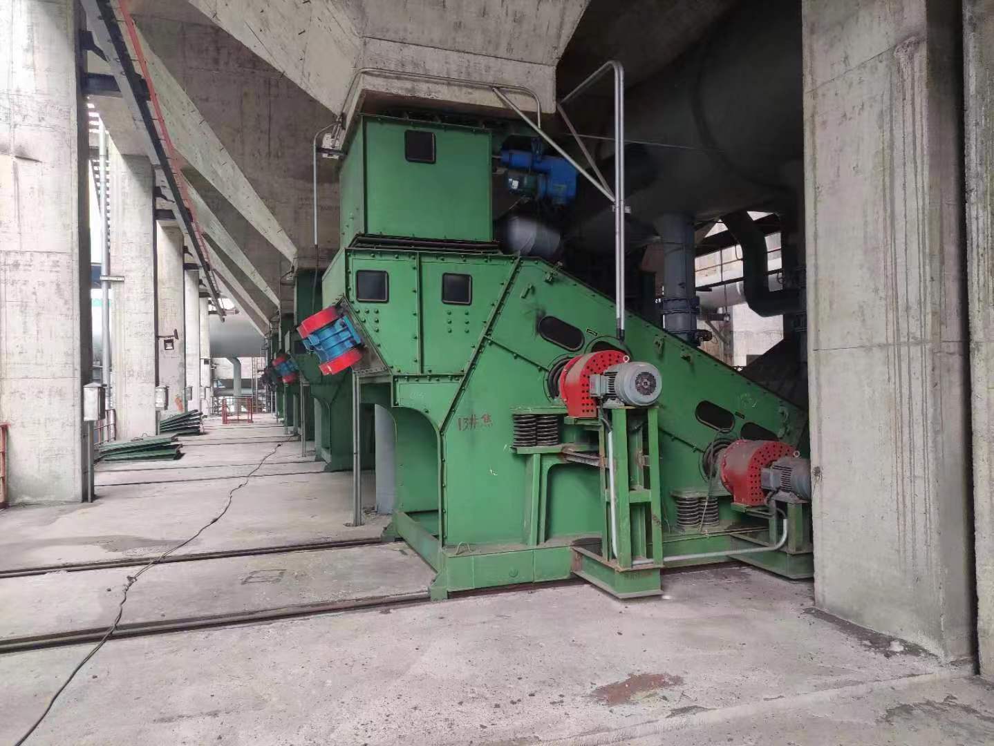 新型環(huán)保強(qiáng)力振動篩